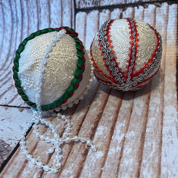 Christmas Classics Hand Decorated Glass Ornaments - Picture 6 of 8